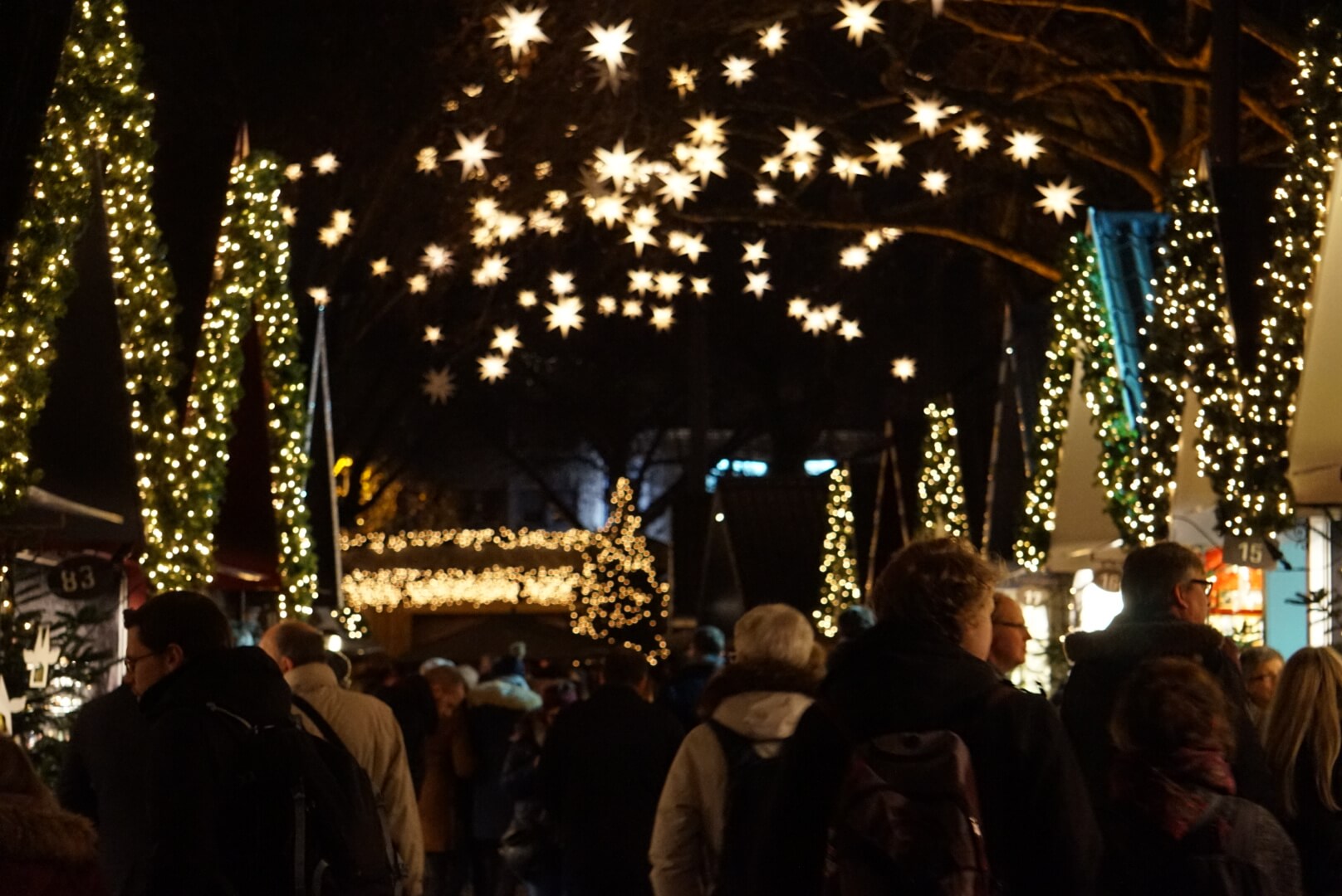 ケルン　ノイマルクト　天使のクリスマスマーケット