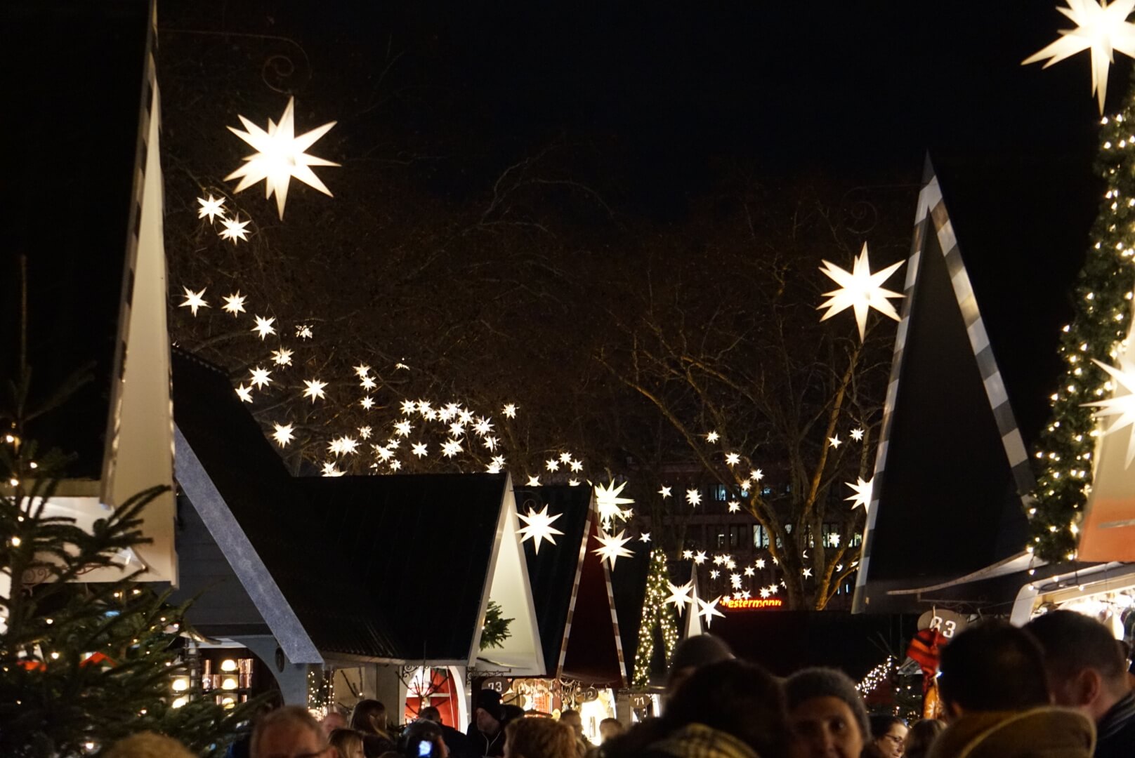 ケルン　ノイマルクト　天使のクリスマスマーケット